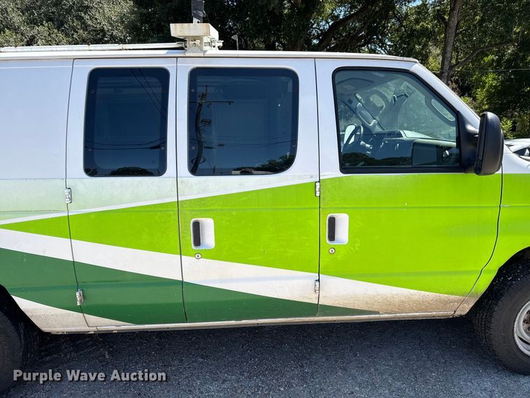 image for item DX5764 2009 Ford E150 van