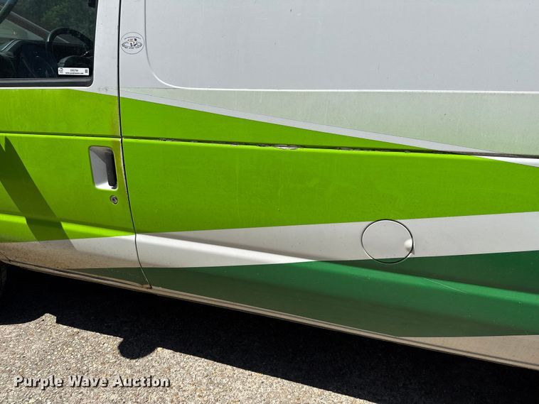 image for item DX5764 2009 Ford E150 van