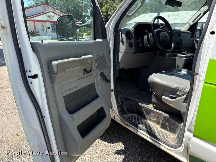 image for item DX5764 2009 Ford E150 van