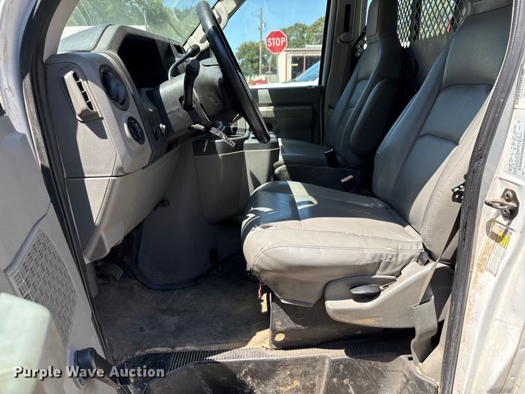 image for item DX5764 2009 Ford E150 van