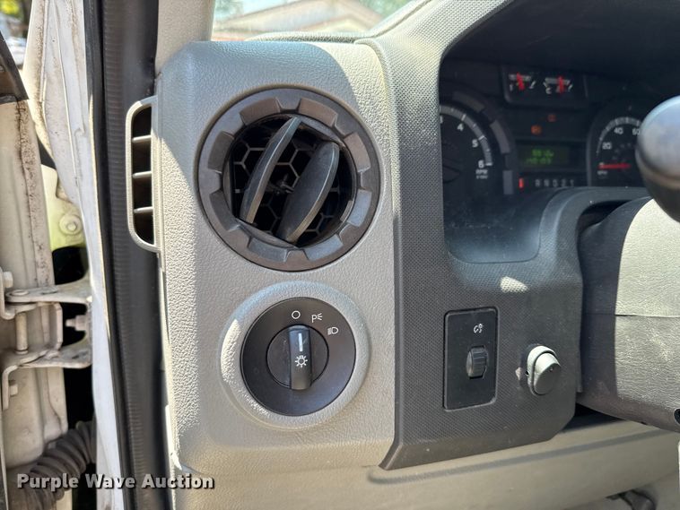image for item DX5764 2009 Ford E150 van