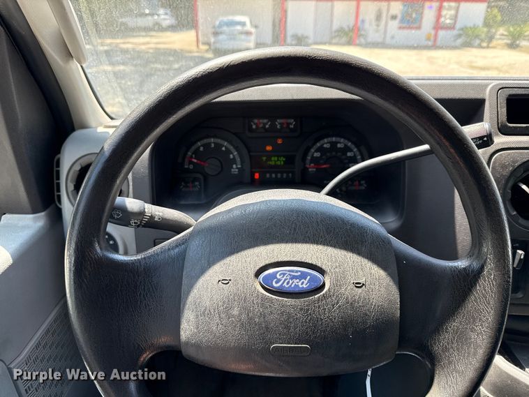 image for item DX5764 2009 Ford E150 van