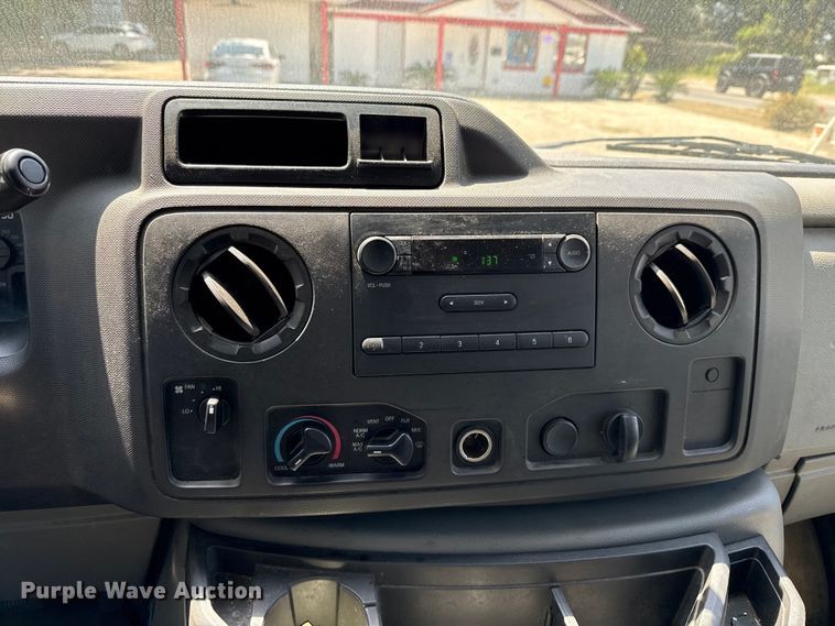 image for item DX5764 2009 Ford E150 van