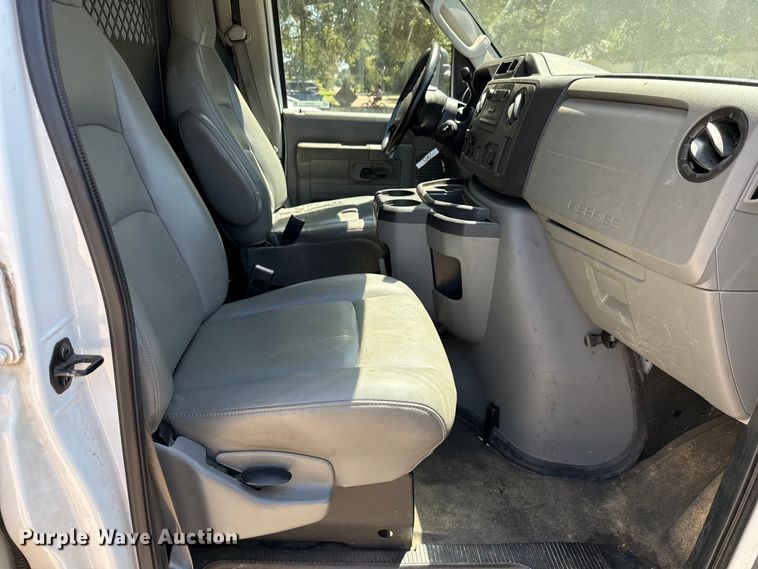 image for item DX5764 2009 Ford E150 van