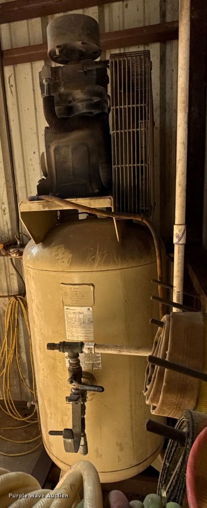 image for item DX5782 Ingersoll Rand TS4N5 air compressor
