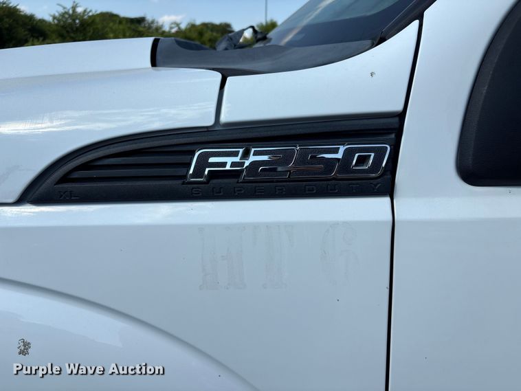 image for item DX5787 2015 Ford F250 Super Duty Crew Cab pickup truck