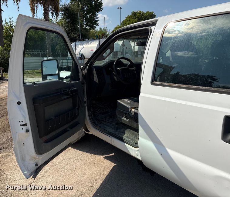 image for item DX5787 2015 Ford F250 Super Duty Crew Cab pickup truck