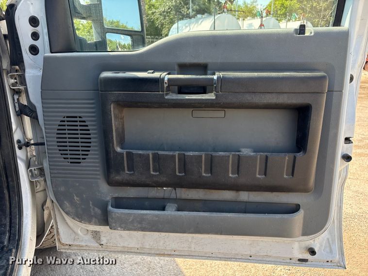 image for item DX5787 2015 Ford F250 Super Duty Crew Cab pickup truck