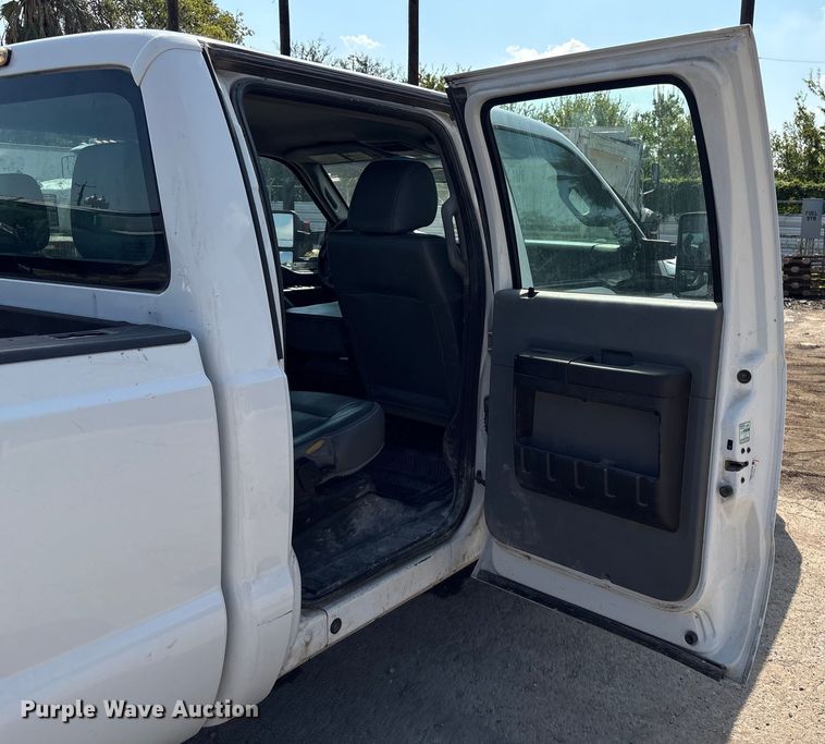 image for item DX5787 2015 Ford F250 Super Duty Crew Cab pickup truck