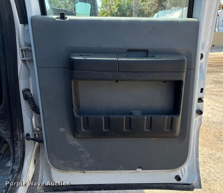 image for item DX5787 2015 Ford F250 Super Duty Crew Cab pickup truck