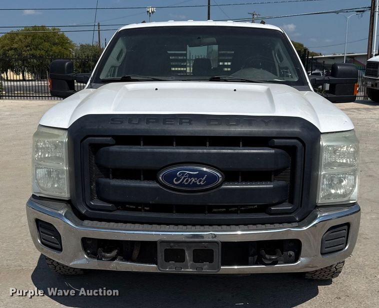 image for item DX5790 2014 Ford F250 Super Duty Crew Cab flatbed pickup truck