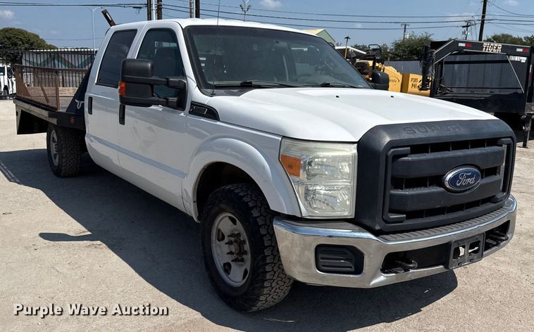 image for item DX5790 2014 Ford F250 Super Duty Crew Cab flatbed pickup truck