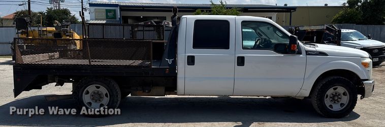 image for item DX5790 2014 Ford F250 Super Duty Crew Cab flatbed pickup truck