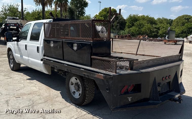 image for item DX5790 2014 Ford F250 Super Duty Crew Cab flatbed pickup truck