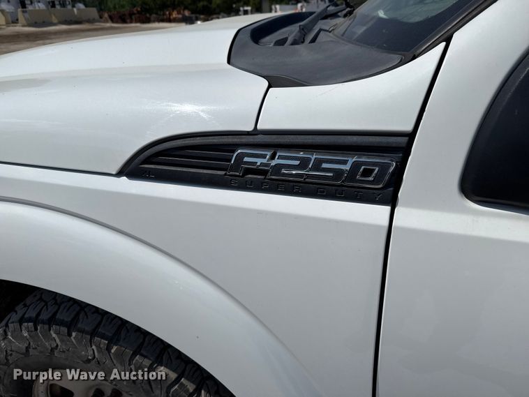 image for item DX5790 2014 Ford F250 Super Duty Crew Cab flatbed pickup truck