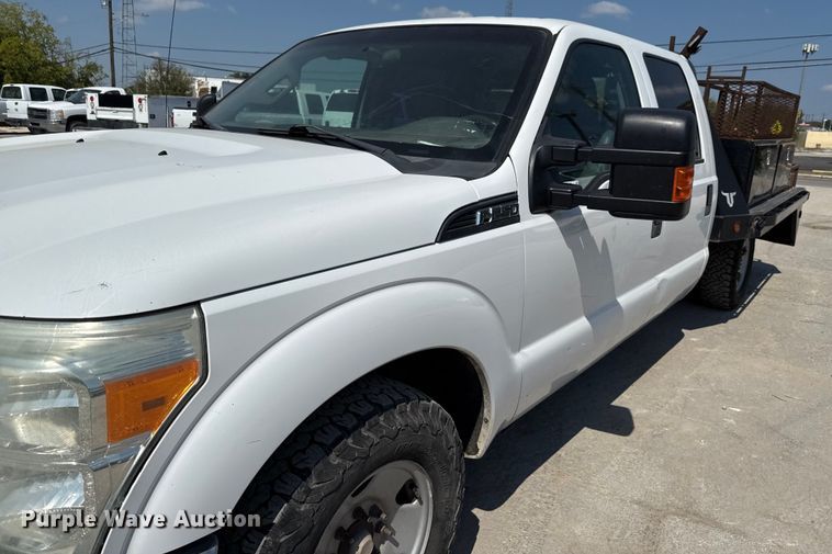 image for item DX5790 2014 Ford F250 Super Duty Crew Cab flatbed pickup truck