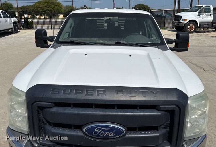 image for item DX5790 2014 Ford F250 Super Duty Crew Cab flatbed pickup truck