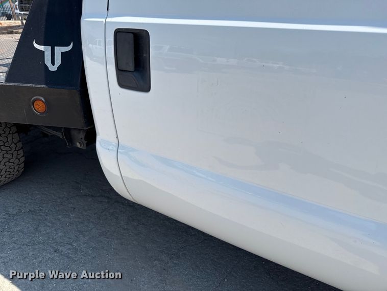 image for item DX5790 2014 Ford F250 Super Duty Crew Cab flatbed pickup truck