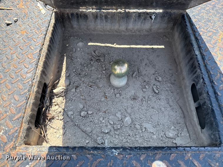 image for item DX5790 2014 Ford F250 Super Duty Crew Cab flatbed pickup truck