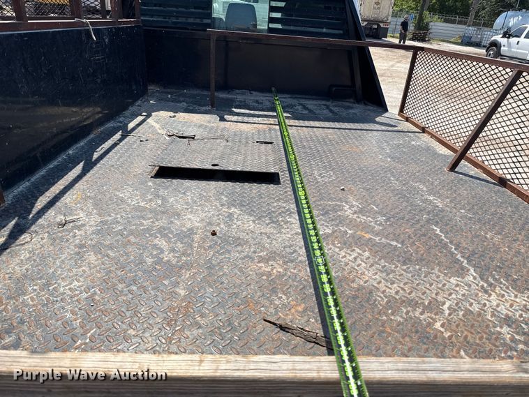 image for item DX5790 2014 Ford F250 Super Duty Crew Cab flatbed pickup truck