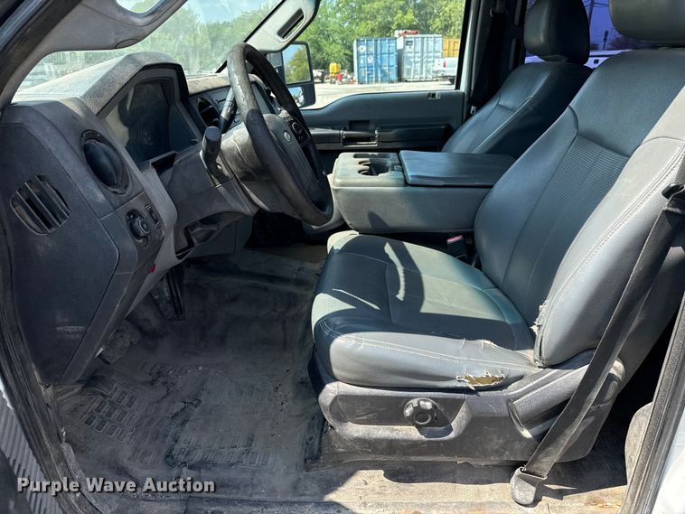 image for item DX5790 2014 Ford F250 Super Duty Crew Cab flatbed pickup truck