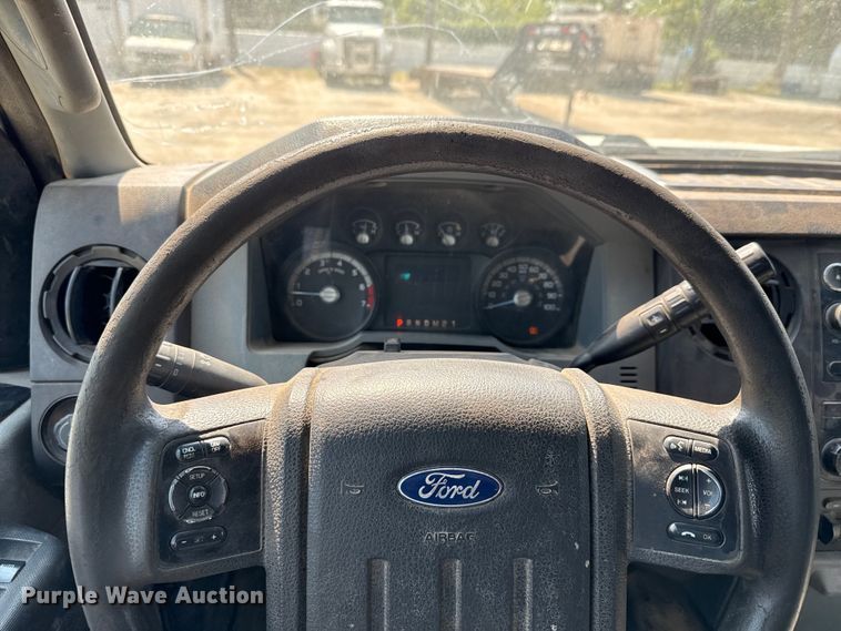 image for item DX5790 2014 Ford F250 Super Duty Crew Cab flatbed pickup truck