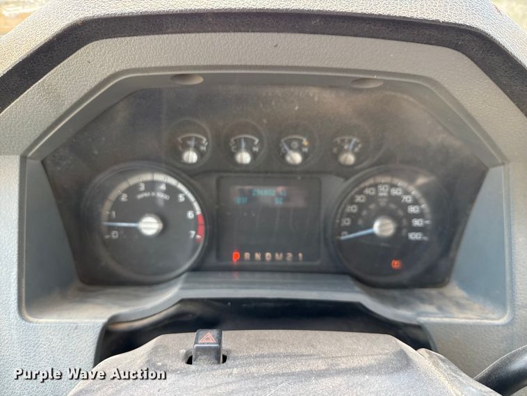 image for item DX5790 2014 Ford F250 Super Duty Crew Cab flatbed pickup truck