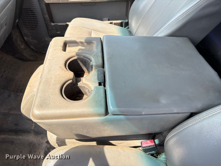 image for item DX5790 2014 Ford F250 Super Duty Crew Cab flatbed pickup truck