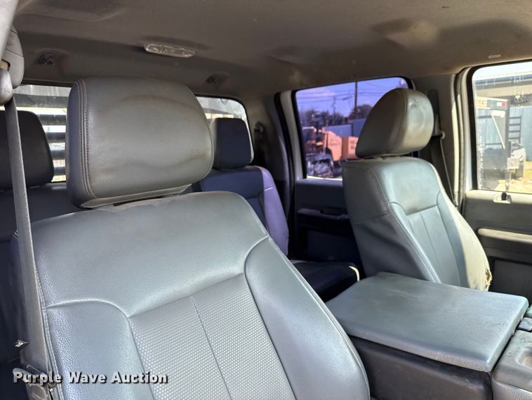 image for item DX5790 2014 Ford F250 Super Duty Crew Cab flatbed pickup truck