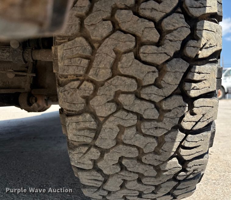 image for item DX5790 2014 Ford F250 Super Duty Crew Cab flatbed pickup truck