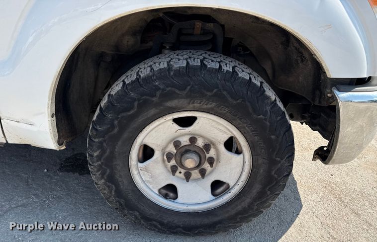 image for item DX5790 2014 Ford F250 Super Duty Crew Cab flatbed pickup truck