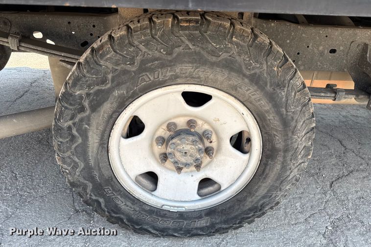 image for item DX5790 2014 Ford F250 Super Duty Crew Cab flatbed pickup truck