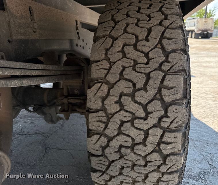 image for item DX5790 2014 Ford F250 Super Duty Crew Cab flatbed pickup truck