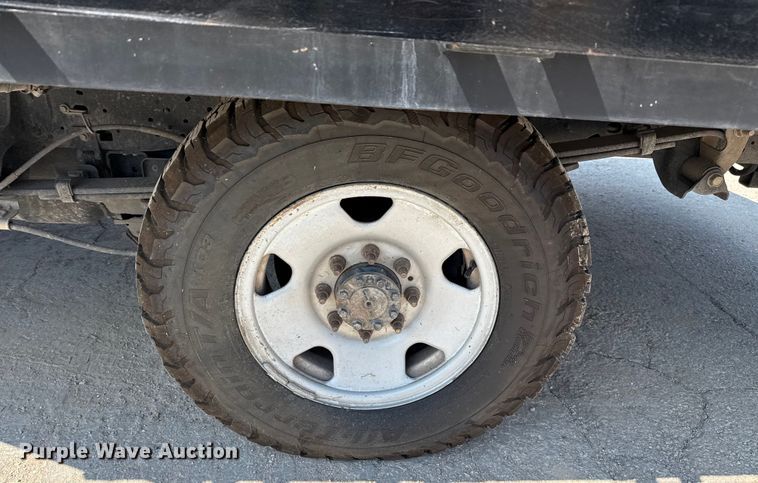 image for item DX5790 2014 Ford F250 Super Duty Crew Cab flatbed pickup truck