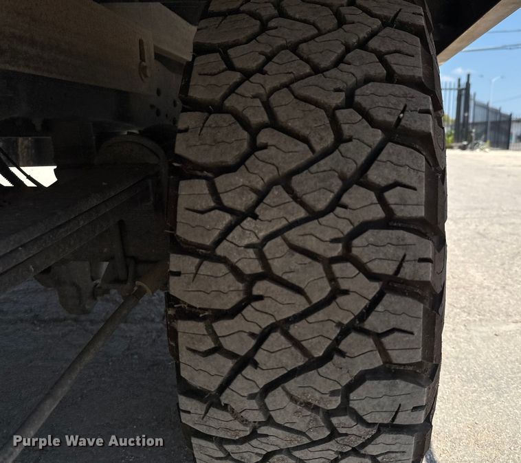 image for item DX5790 2014 Ford F250 Super Duty Crew Cab flatbed pickup truck