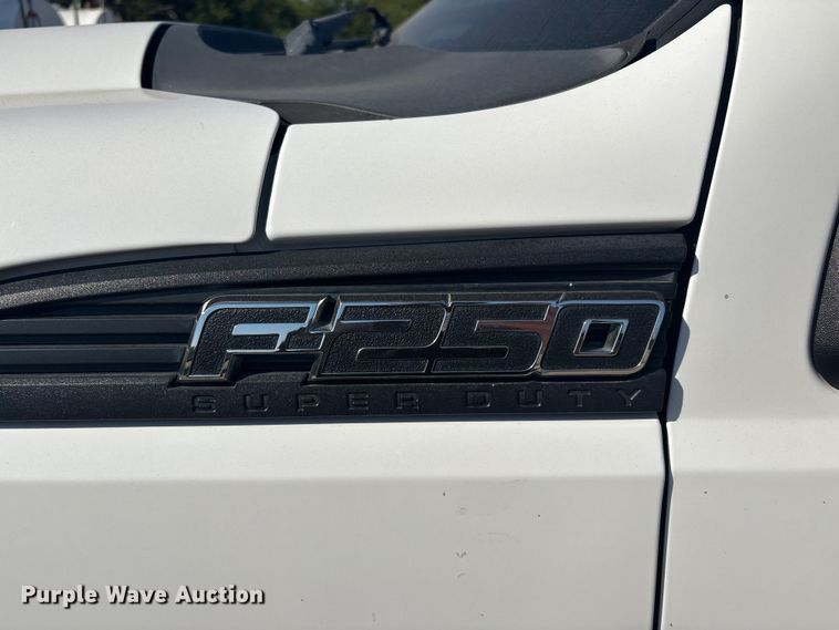 image for item DX5792 2014 Ford F250 Super Duty Crew Cab pickup truck