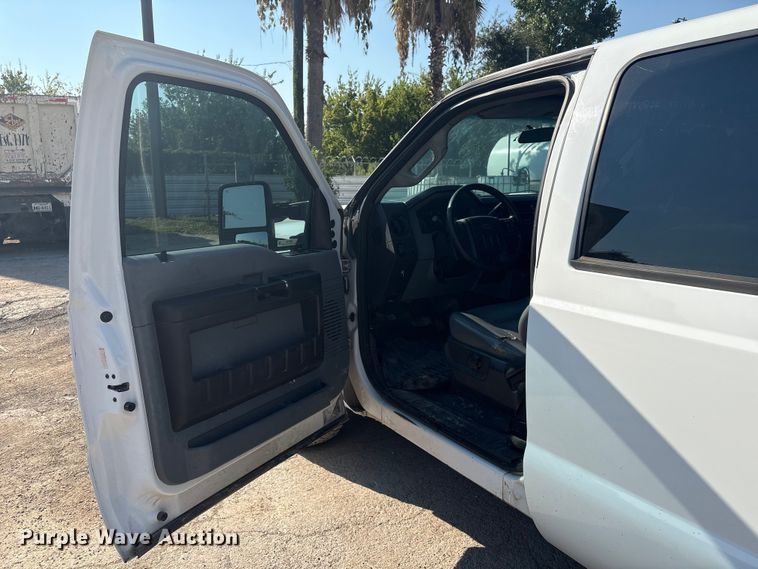 image for item DX5792 2014 Ford F250 Super Duty Crew Cab pickup truck