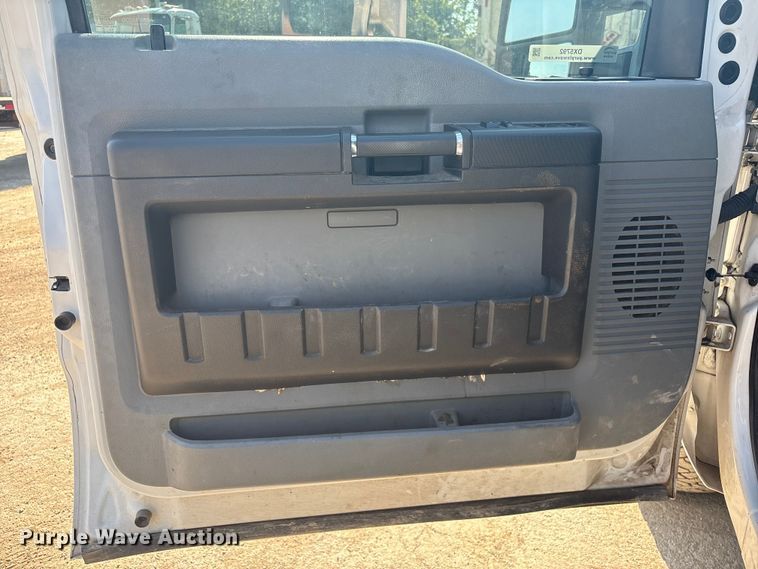 image for item DX5792 2014 Ford F250 Super Duty Crew Cab pickup truck