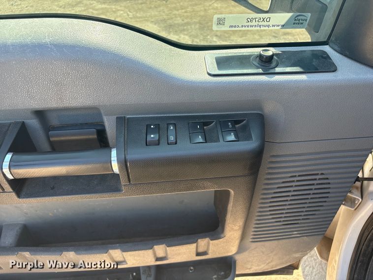 image for item DX5792 2014 Ford F250 Super Duty Crew Cab pickup truck