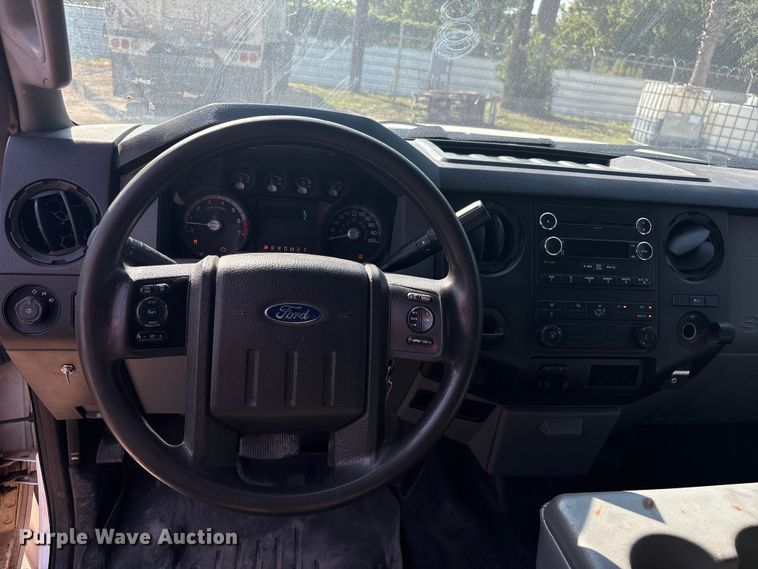 image for item DX5792 2014 Ford F250 Super Duty Crew Cab pickup truck