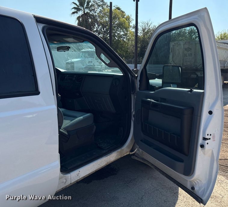 image for item DX5792 2014 Ford F250 Super Duty Crew Cab pickup truck