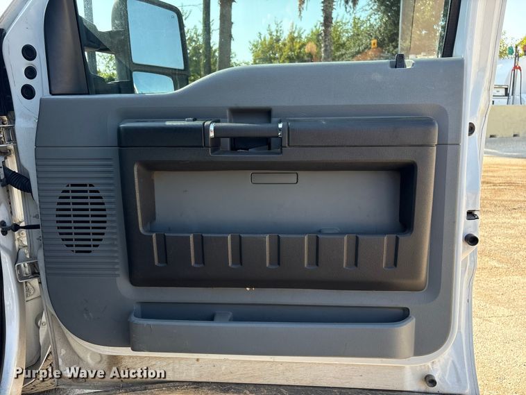 image for item DX5792 2014 Ford F250 Super Duty Crew Cab pickup truck