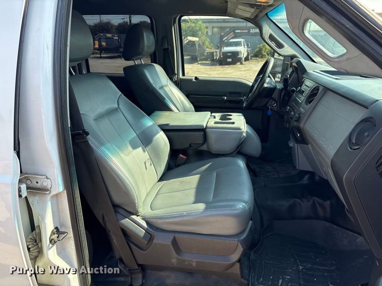 image for item DX5792 2014 Ford F250 Super Duty Crew Cab pickup truck