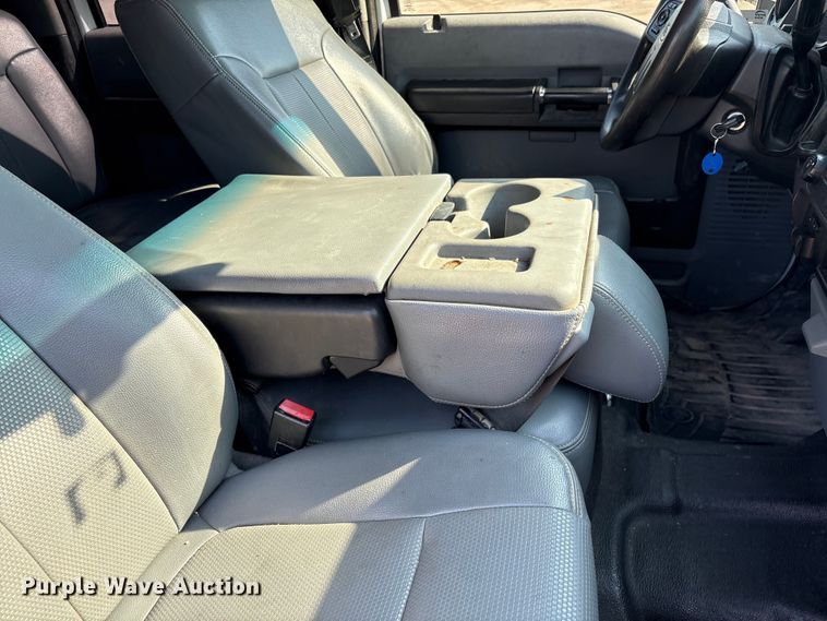 image for item DX5792 2014 Ford F250 Super Duty Crew Cab pickup truck