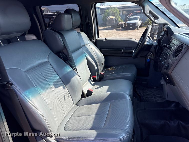 image for item DX5792 2014 Ford F250 Super Duty Crew Cab pickup truck