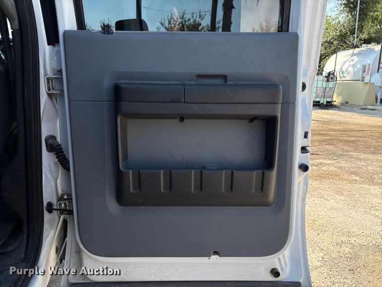 image for item DX5792 2014 Ford F250 Super Duty Crew Cab pickup truck