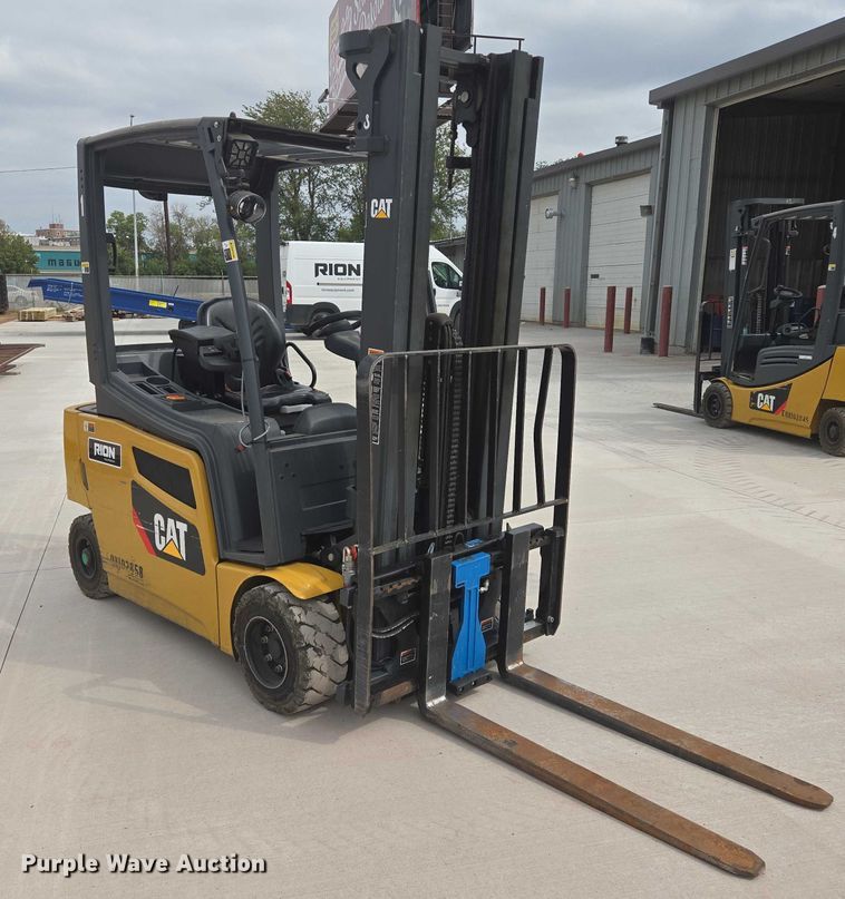 MONTACARGAS ELéCTRICO CATERPILLAR EP4000