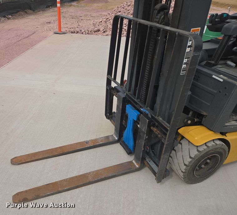 image for item DY1136 Caterpillar EP4000 forklift