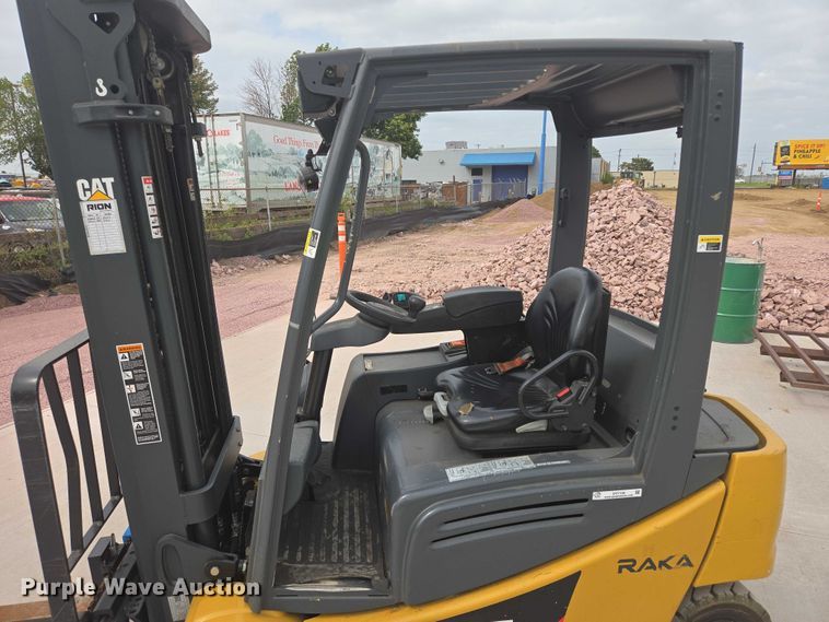 image for item DY1136 Caterpillar EP4000 forklift