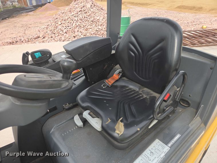 image for item DY1136 Caterpillar EP4000 forklift